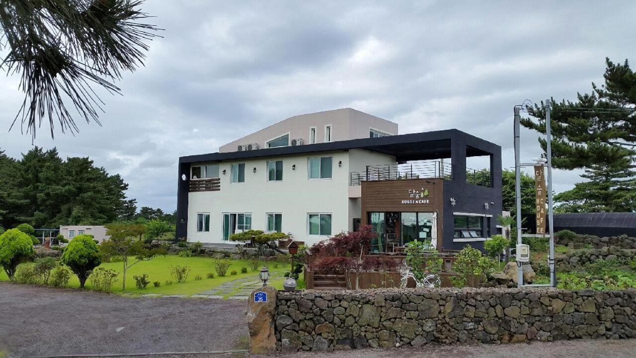 Moon Forest Guesthouse جيجو المظهر الخارجي الصورة