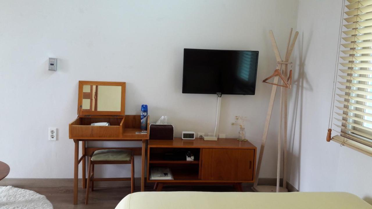 Moon Forest Guesthouse جيجو المظهر الخارجي الصورة